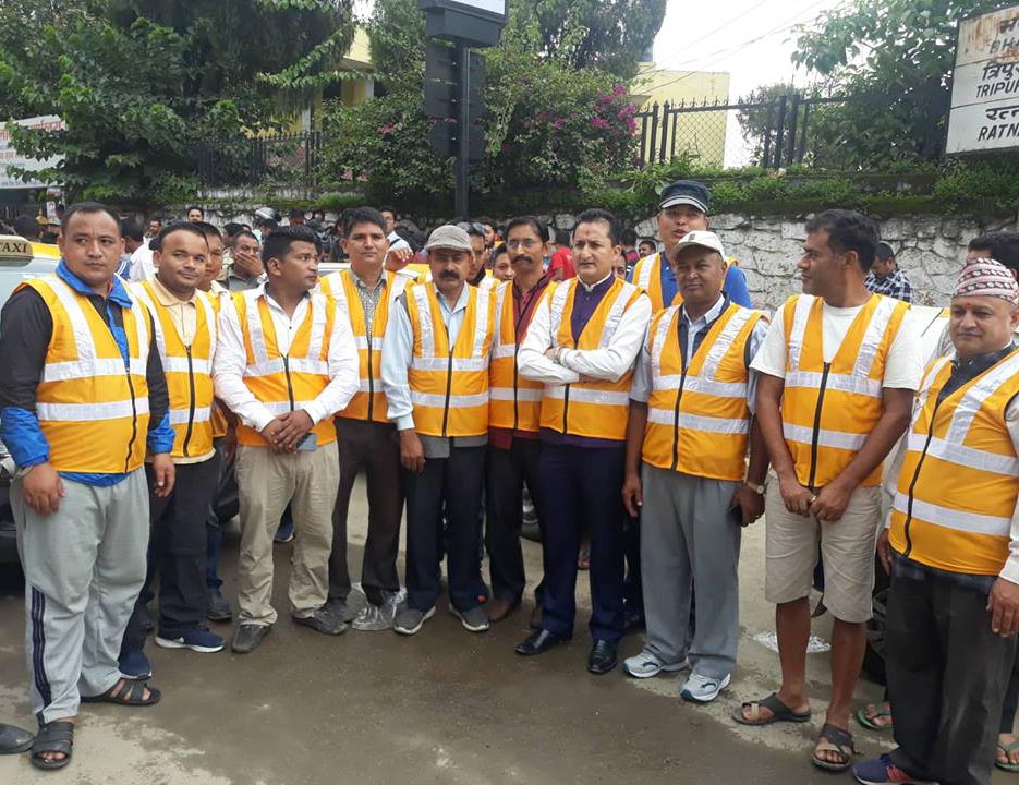 आजदेखि ट्याक्सी चालकलाई पहेँलो रंगको ‘फ्लोरेसेन्ट ज्याकेट’ अनिवार्य