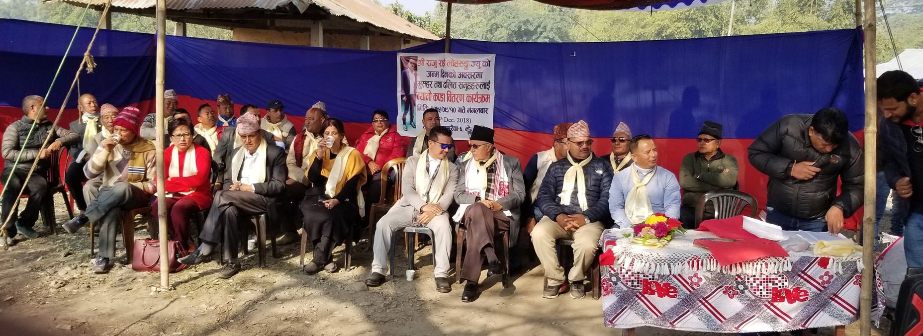 हङकङ निवासी राईले मुसहर बस्तीमा वितरण गरे न्यानो कपडा