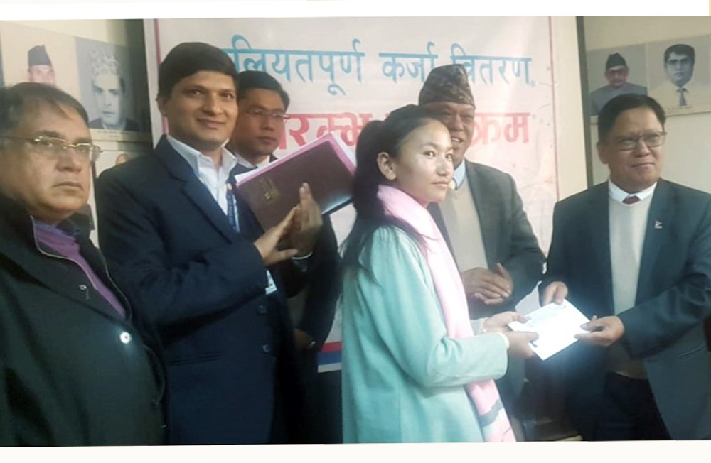 बाणिज्य बैंकले विदेशबाट फर्केका युवा, विद्यार्थी, दलित, महिला तथा भूकम्पपीडितलाई  सहुलियत कर्जा दिने