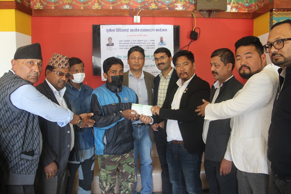 एनआरएनको रोहवरमा मृगौलापीडितलाई आर्थिक सहयोग प्रदान