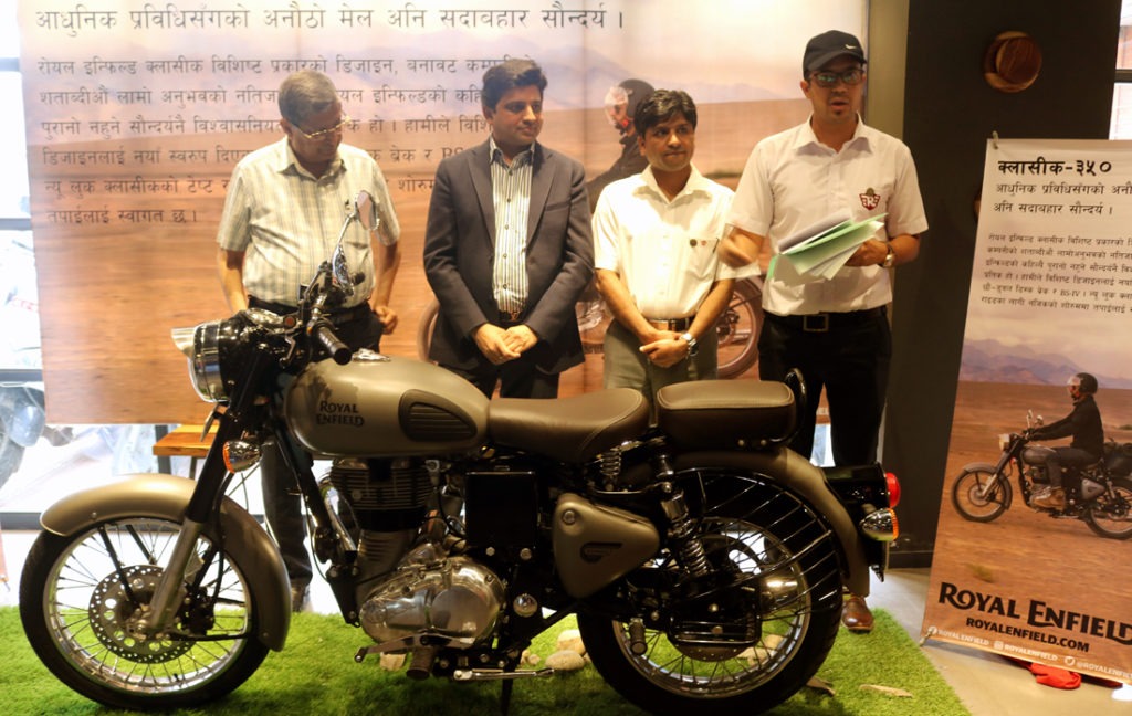 रोयल इनफिल्ड मोटरसाइकलको नयाँ मोडल क्लासिक–३५० सीसी गनमेटल ग्रे अब नेपालमा