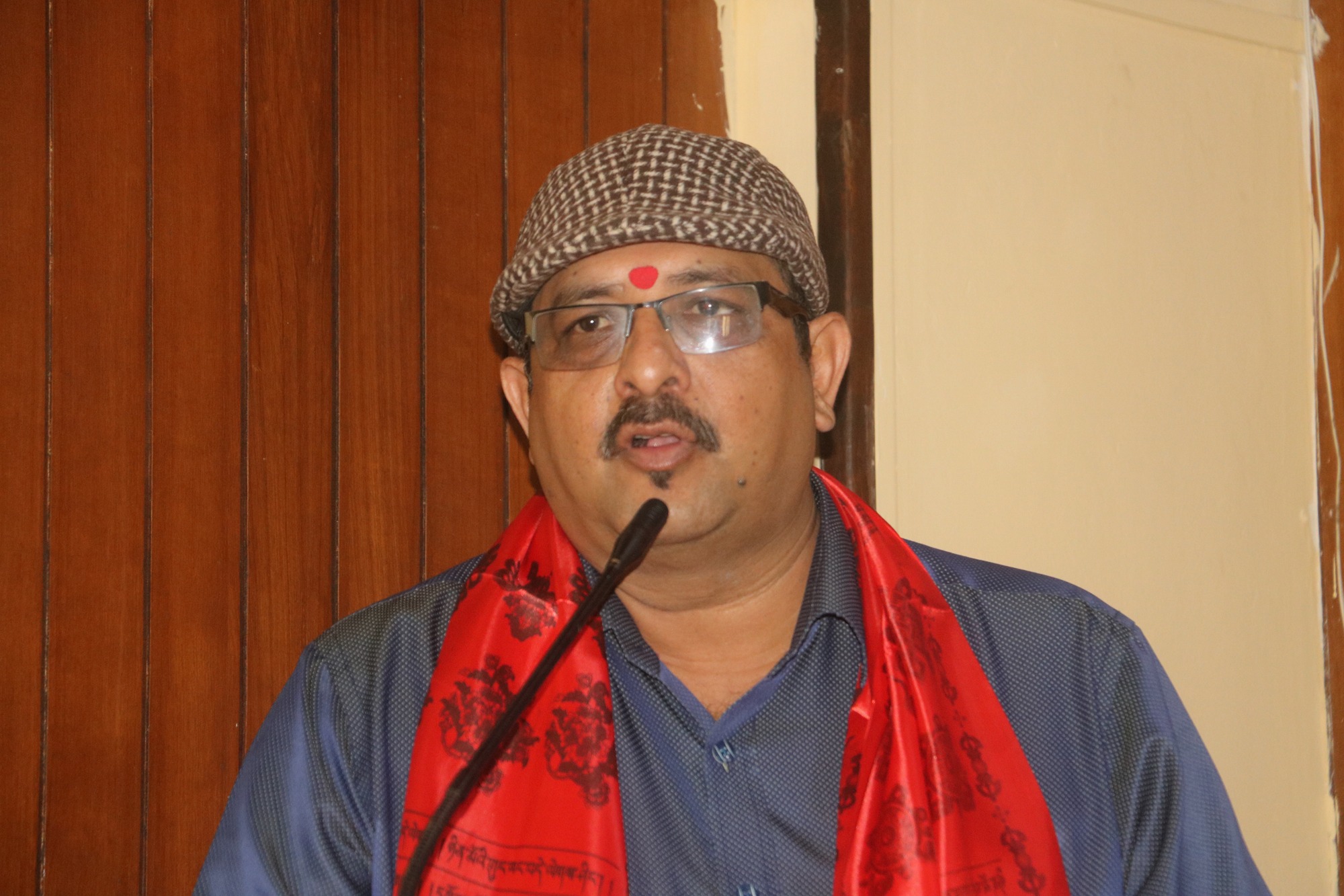 उपन्यासकार हरि कटुवालको ‘रेड लाइट’ विमोचित