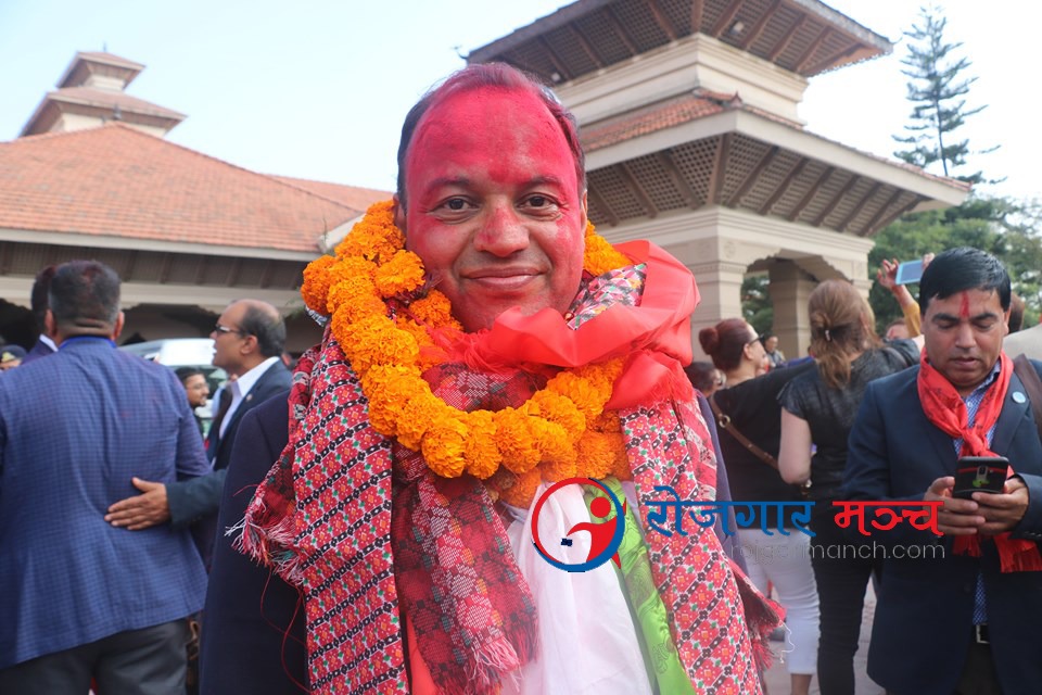 एनआरएनएको नवनिर्वाचित कार्यसमितिलाई समर्थकहरुको अविरजात्रा, सपथ ग्रहण आजै हुदै (फोटो फिचर)