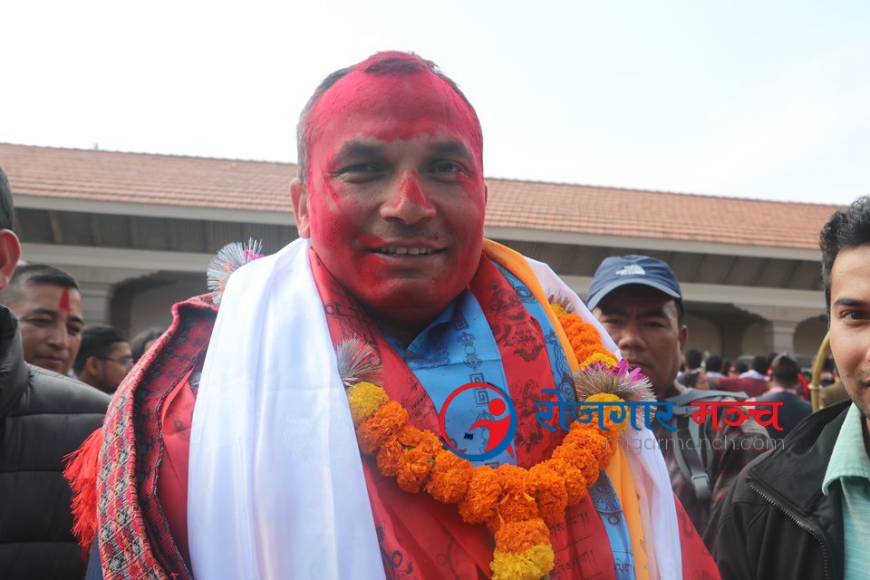 एनआरएनएको नवनिर्वाचित कार्यसमितिलाई समर्थकहरुको अविरजात्रा, सपथ ग्रहण आजै हुदै (फोटो फिचर)