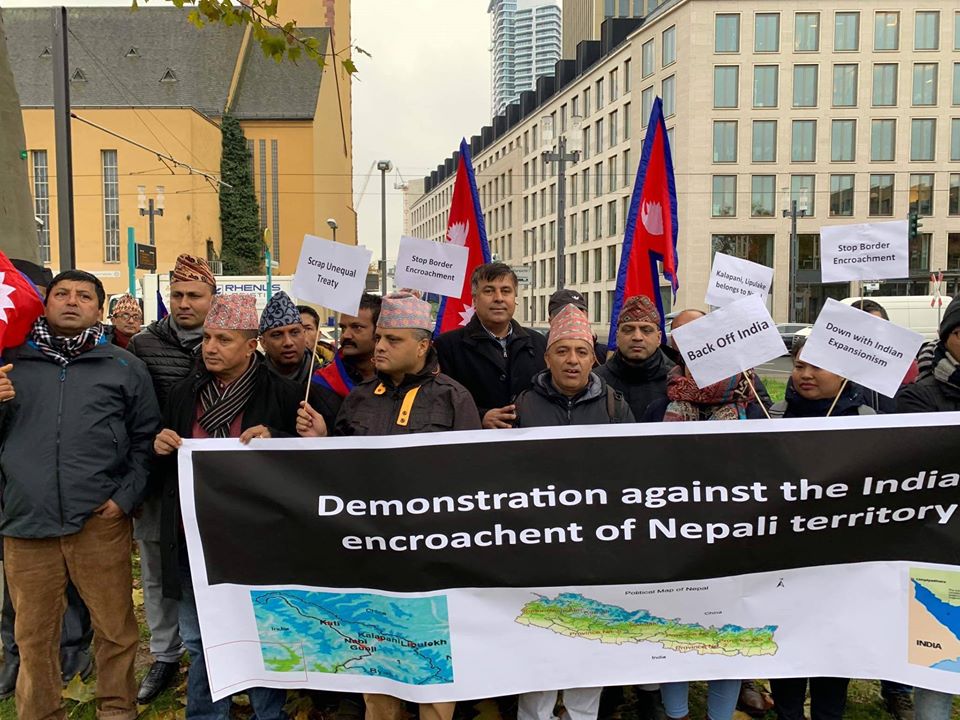 भारतीय सीमा अतिक्रमणको विरोधमा एनआरएन आन्दोलित,बेल्जियम र जर्मनीमा भारतीय दूतावास अगाडि विरोध प्रर्दशन