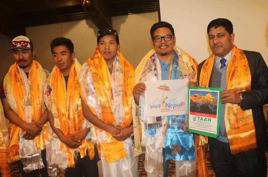 ५ दिनमै विश्वकिर्तिमानी सगरमाथा आरोहणका लागि ४ शेर्पा लागे आधारशिविरतिर
