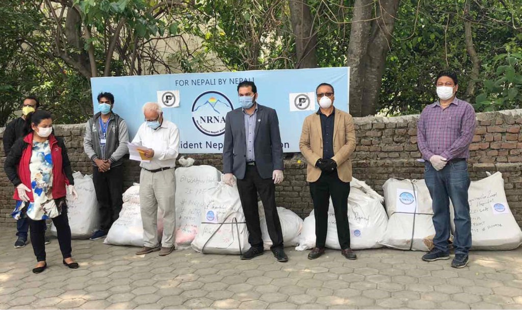 गैरआवासीय नेपाली संघले सातवटा अस्पतालहरुलाई वितरण ग-यो १२५ थान ‘पिपिई’