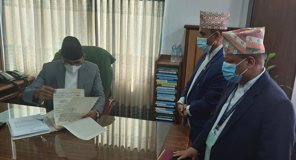 विश्व बैंकसँग २० करोड रुपैयाँ ऋण लिने पहिलो निर्णयमा नवनियुक्त अर्थमन्त्री पौडेलले गरे हस्ताक्षर