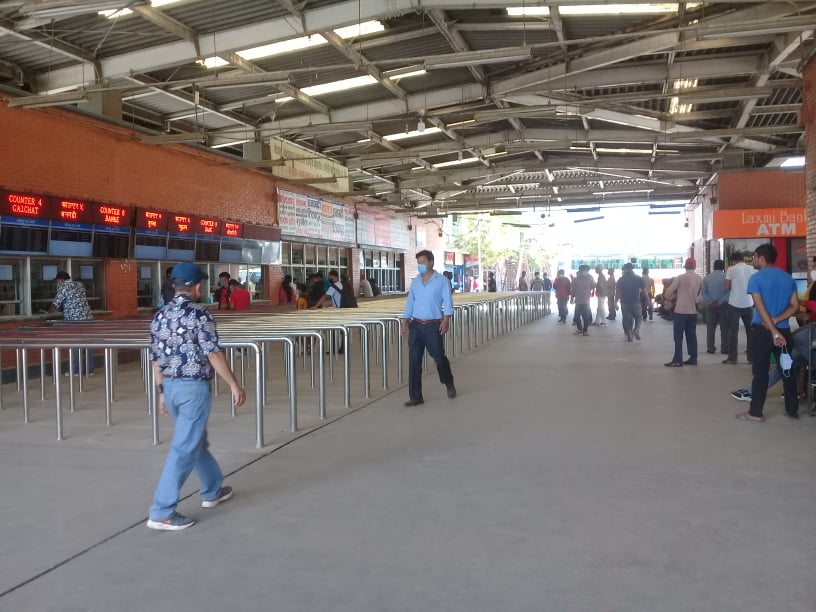 दशैंका लागि अग्रिम टिकट बुकिङ अझै अन्योलमा, बढी भाडा लिनेलाई यात्रु बनेर कारवाही