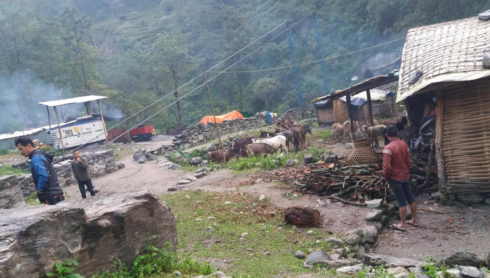 माग सम्बोधन नगरी माथिल्लो अरुण आयोजना अगाडि बढाईएको भन्दै स्थानीयको अबरोध