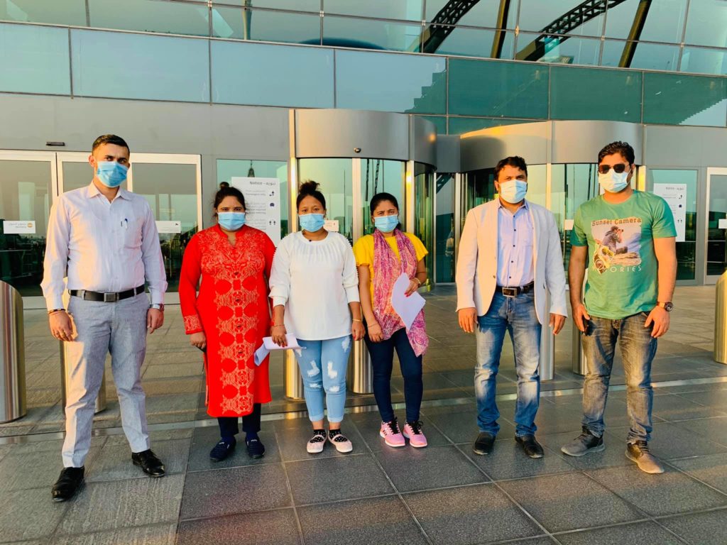 एनआरएनए कतारद्वारा अहिलेसम्म ४४ जना नेपाली श्रमिकलाई हवाई टिकट सहयोग