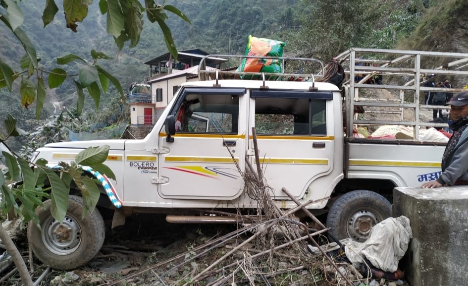 चितवनको इच्छाकामनामा दुर्घटना, २ जनाको मृत्यु, ११ जना घाइते
