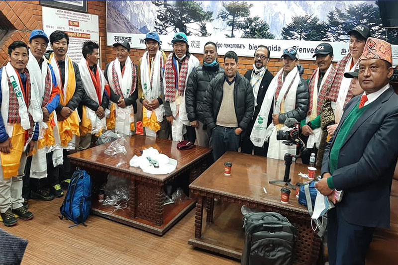 केटु हिमाल आरोहण गर्ने किर्तीमानी आरोहीहरु स्वदेश फिर्ता, विमानस्थलमा भव्य स्वागत