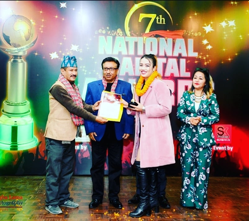 “सर्वोत्कृष्ट म्यूजिक भिडियो मोडल पप” बाट मोडल अनिता गिरी अवार्ड चुम्न सफल