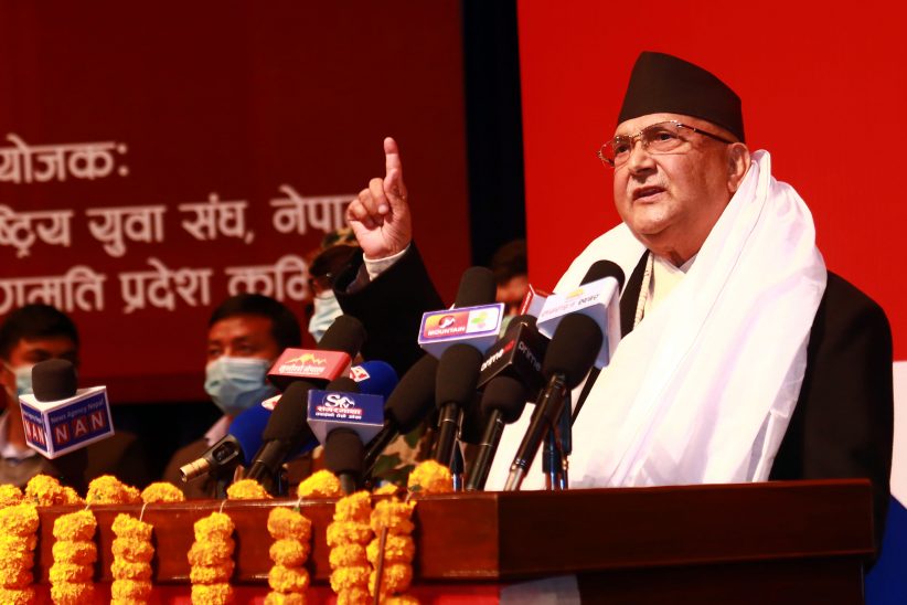 न्यायालयलाई नधम्क्याउन पूर्वप्रधानन्यायाधीशलाई प्रधानमन्त्री ओलीको चेतावनी !