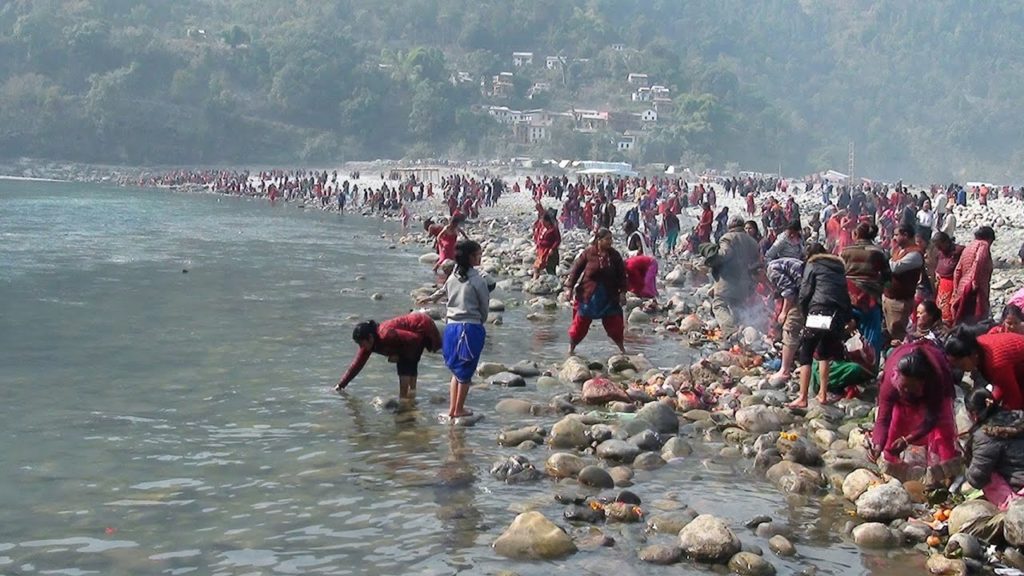 माघे सङ्क्रान्ति मनाइँदै, आजदेखि उत्तरायण शुरु हुने भएकाले दिनभन्दा रात छोटा हुँदै जाने