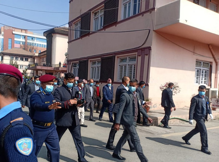 अदालतको अवहेलना मुद्दा : प्रधानमन्त्री स्वयं सर्वोच्च पुगेर लिखित जवाफ प्रस्तुत (जवाफको पूर्णपाठ)