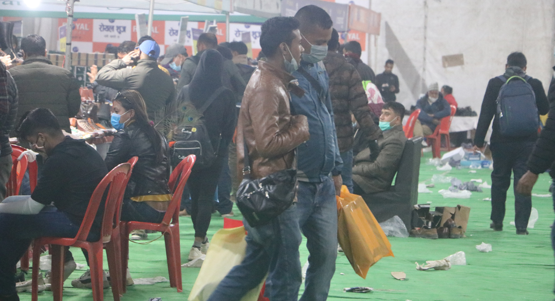 भृकुटीमण्डपको जुत्ताचप्पल मेला फागुन २० सम्म चल्ने, १८ ब्राण्डका जुत्ताचप्पल ५० प्रतिशत छुटमै !