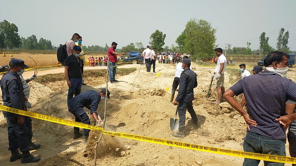 वेपत्ता झा दम्पतीको शव महोत्तरीको पिपरामा गाडिएको अवस्थामा भेटियो