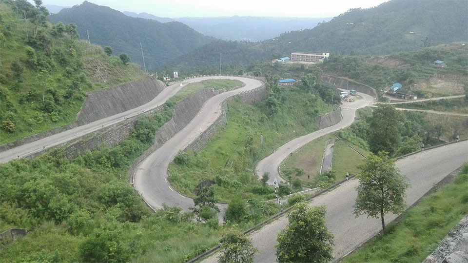 धुलिखेल–सिन्धुली–बर्दिवास सडक मर्मत हुँदै