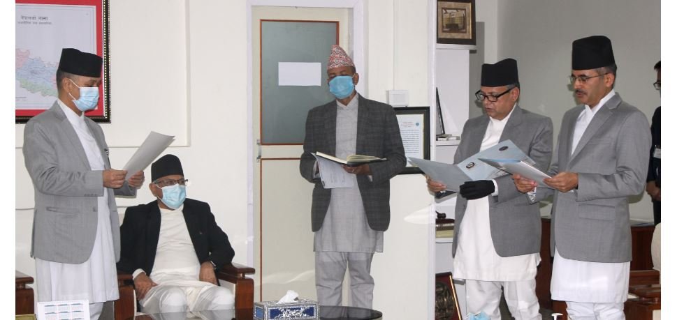 सर्वोच्चका न्यायाधीश चुँडाल र सुवेदीबाट पद तथा गोपनीयताको शपथ