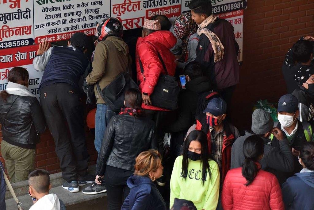कोरोना छल्न गाउँ छिरेकाहरू नै सङ्क्रमित