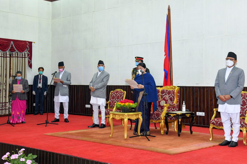 गण्डकी र सुदूरपश्चिमका नवनियुक्त प्रदेश प्रमुखले राष्ट्रपति समक्ष लिए पद तथा गोपनीयताको शपथ