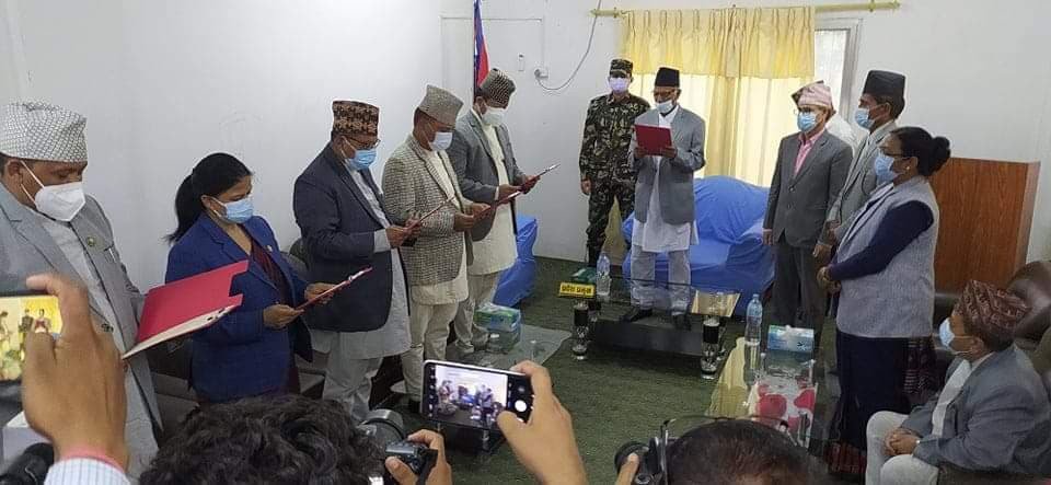 सुदूरपश्चिममा मन्त्रीमण्डल विस्तार : पाँच मन्त्री र चार राज्यमन्त्रीले लिए शपथ, तिन मन्त्रीको राजिनामा