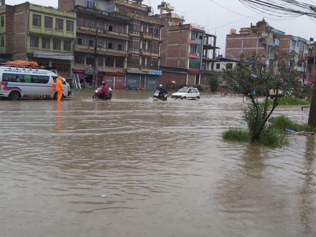 अविरल बर्षाको कारण अबरुद्ध वीपी र अरनिको राजमार्ग एकतर्फी रुपमा मात्र संचालन