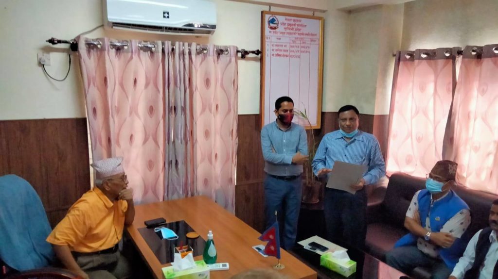 लुम्बिनीमा नयाँ सरकार गठनको माग गर्दै बहुमत सांसदको हस्ताक्षर प्रदेश प्रमुखलाई बुझाइयो