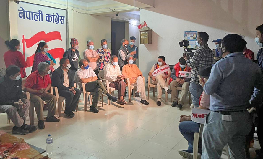 कांग्रेस सभापति देउवा र वरिष्ठ नेता पौडेलबीच जुटयो सहमति, जिल्ला सभापतिहरुको अनशन तोडियो