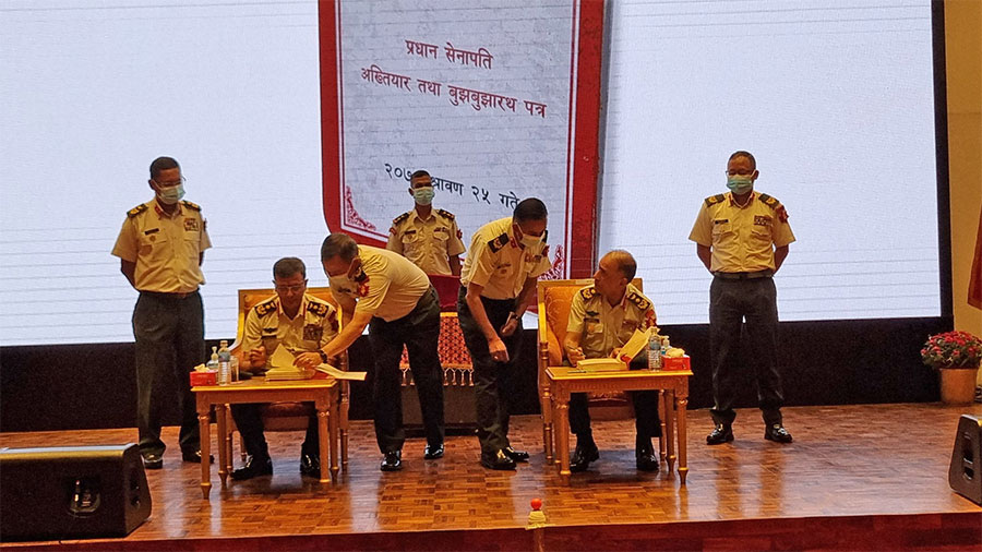 प्रधानसेनापतिको कमाण्ड बलाधिकृतरथी शर्मालाई हस्तान्तरण