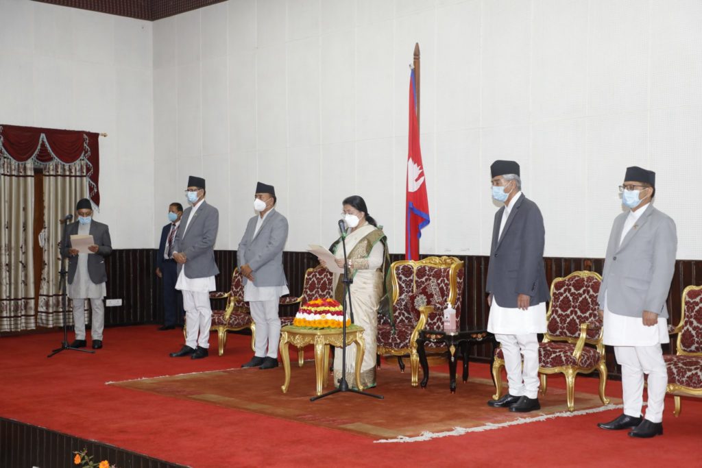 प्रदेश-२ का नवनियुक्त प्रदेश प्रमुख हरिशंकर मिश्रले लिए पद तथा गोपनीयताको शपथ