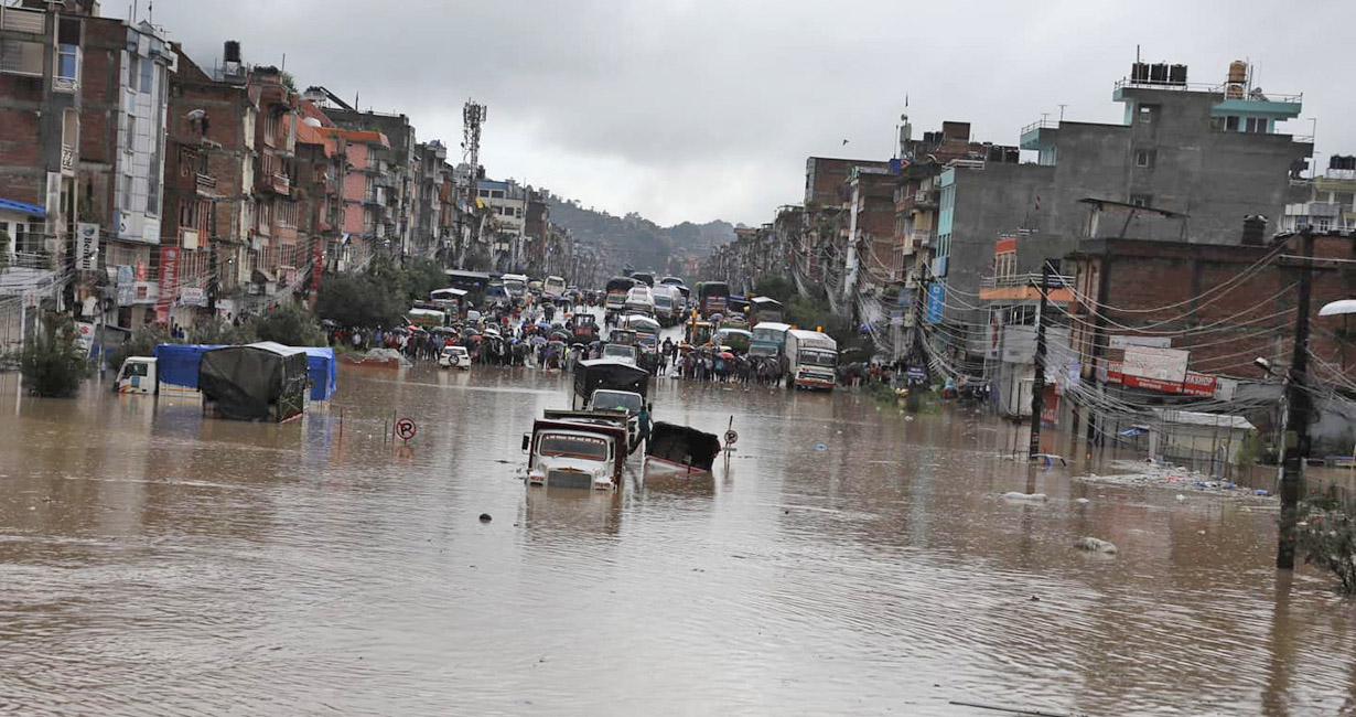 बाढीले बनेपा बजार डुबायो, अरनिको राजमार्ग अवरुद्ध