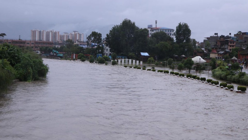 काठमाडौं उपत्यकाका नदी किनारका बस्तीमा पस्यो भेल, ३८२ घर डुबानमा, १३८ जनाको उद्धार