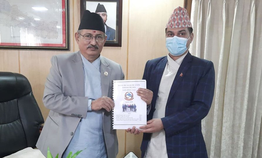 हुम्लामा सीमा समस्या अध्ययन गर्न गठित समितिले गृहमन्त्री खाँणलाई बुझायो प्रतिवेदन