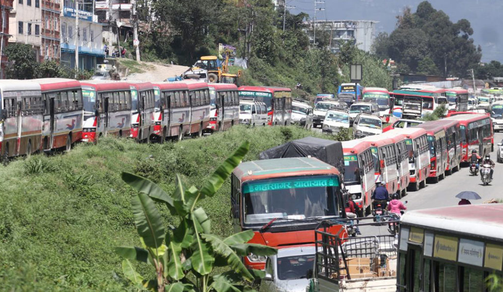 भाडा वृद्धिको माग गर्दै सार्वजनिक बस व्यवसायी हड्तालमा