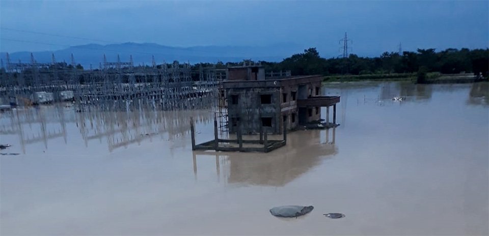 निर्माणाधीन इनरुवा सबस्टेसन डुवानमा, कम्पाउण्ड बाल बगायो