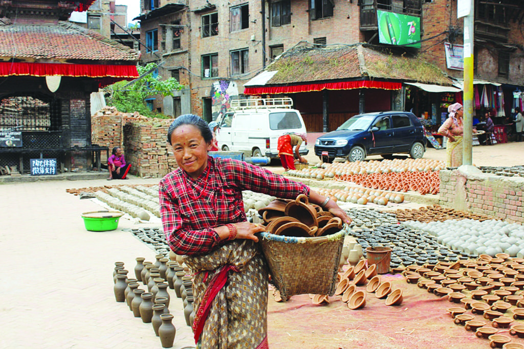 तिहारका लागि ‘पाला’ बनाउन भक्तपुरका कुमालेलाई भ्याइनभ्याइ