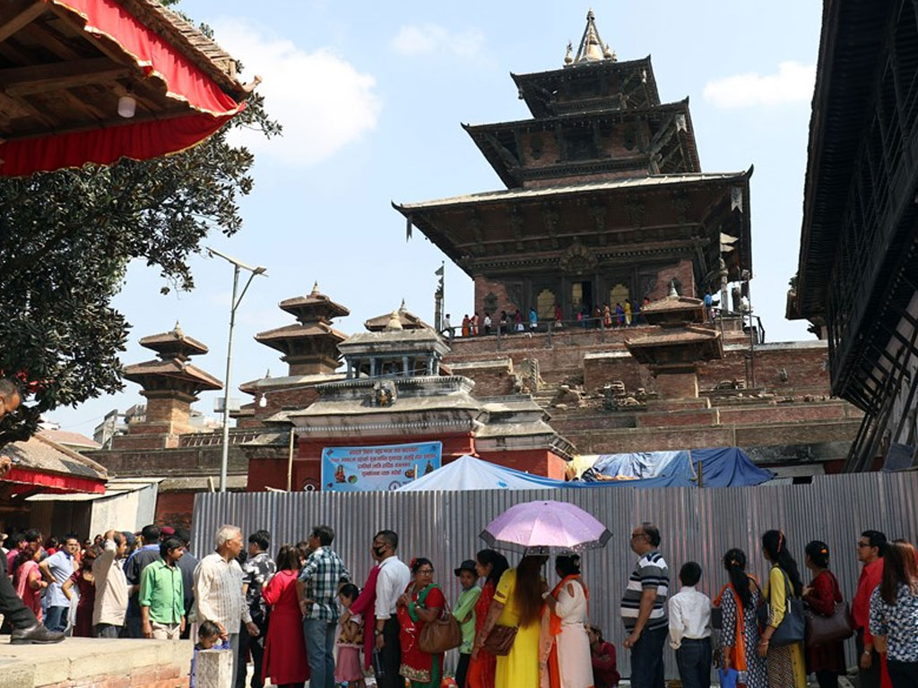 तलेजु भवानी मन्दिरमा बिहानैदेखि भक्तजनको भीड