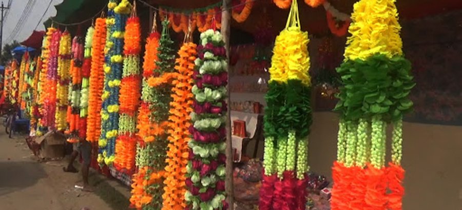 फूल अभाव भएपछि कृत्रिम फूलको माग बढ्दै