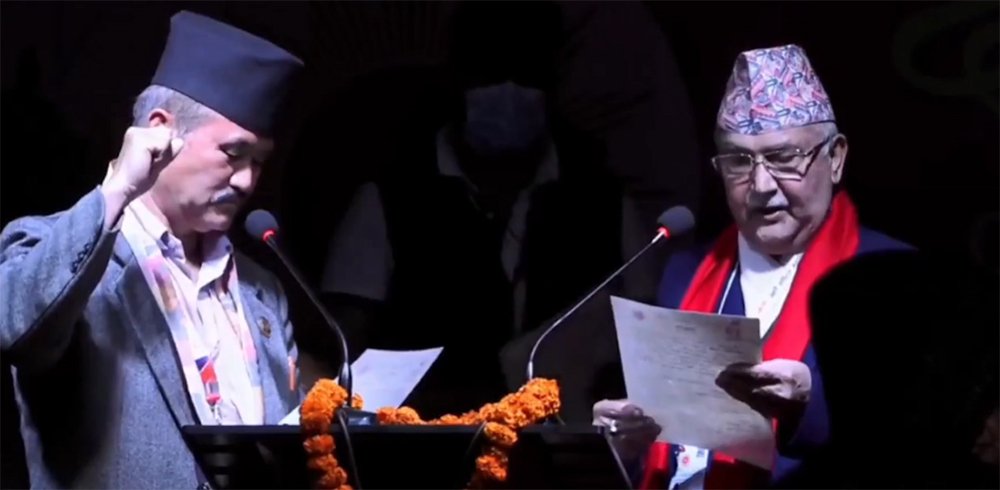 एमाले अध्यक्ष ओलीसहित केन्द्रीय कमिटीका निर्वाचित पदाधिकारी तथा सदस्यहरुले लिए शपथ