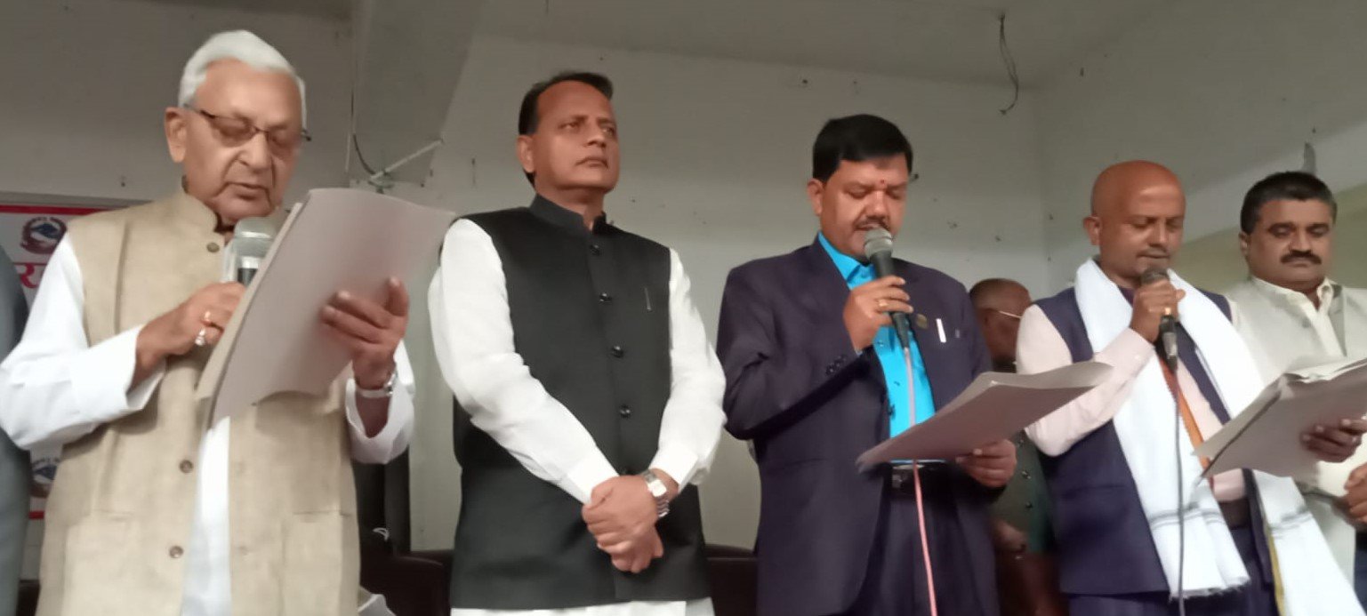 प्रदेश नं २ मा एकीकृत समाजवादीका दुई मन्त्रीद्वारा सपथ