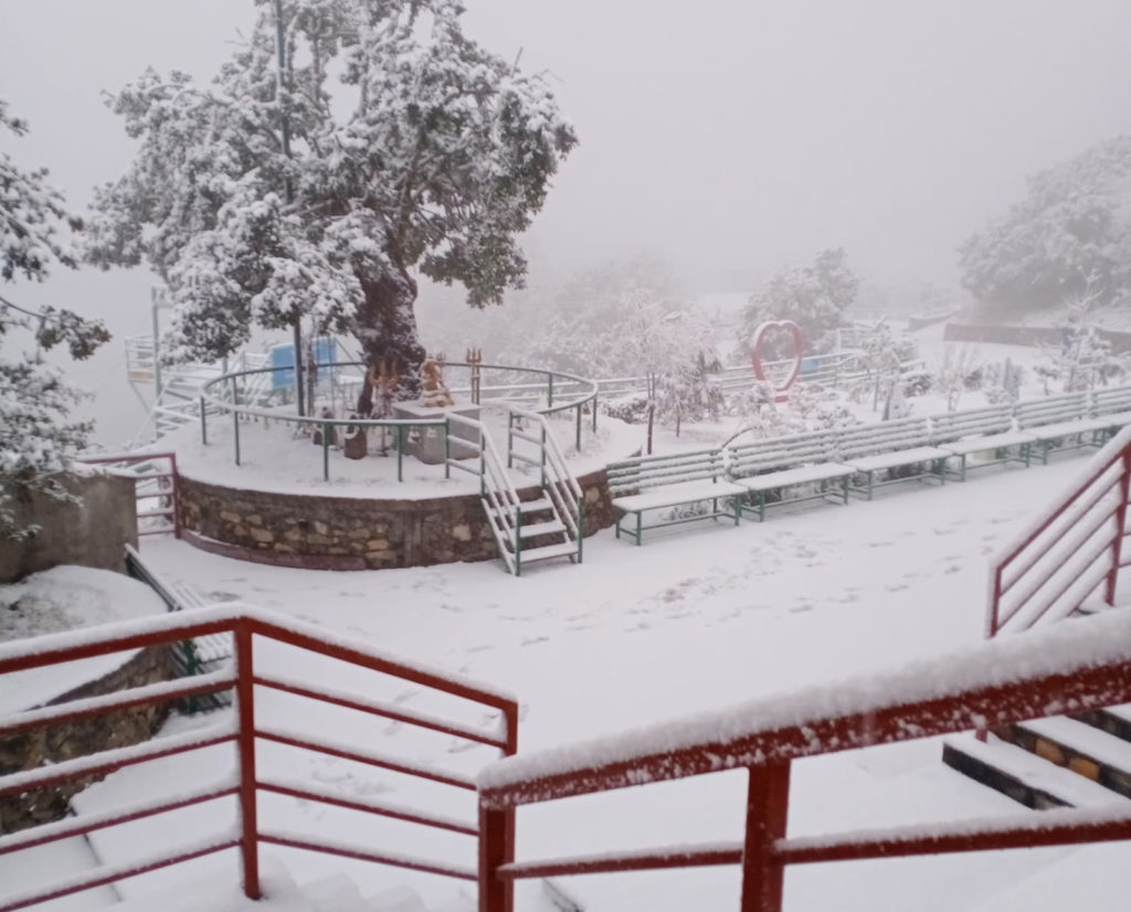 चन्द्रागिरिसहित काठमाडौं नजिकैका डाँडाहरूमा हिमपात