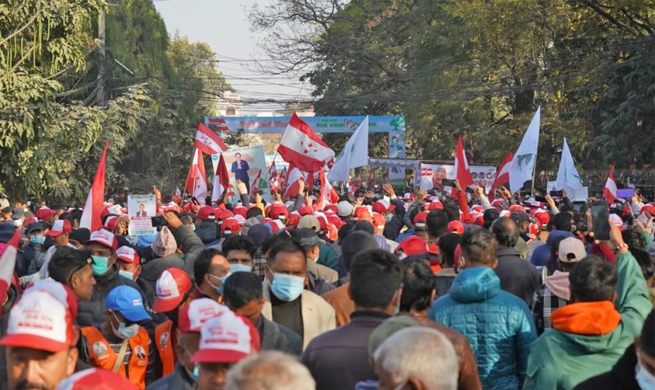 कांग्रेस १४ औँ महाधिवेशन : मत माग्न व्यस्त नेता तथा कार्यकर्ता