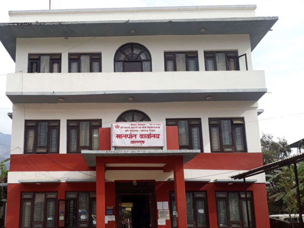 ओमिक्रोन कहर : प्रभावित हुन थाले सार्वजनिक सेवा