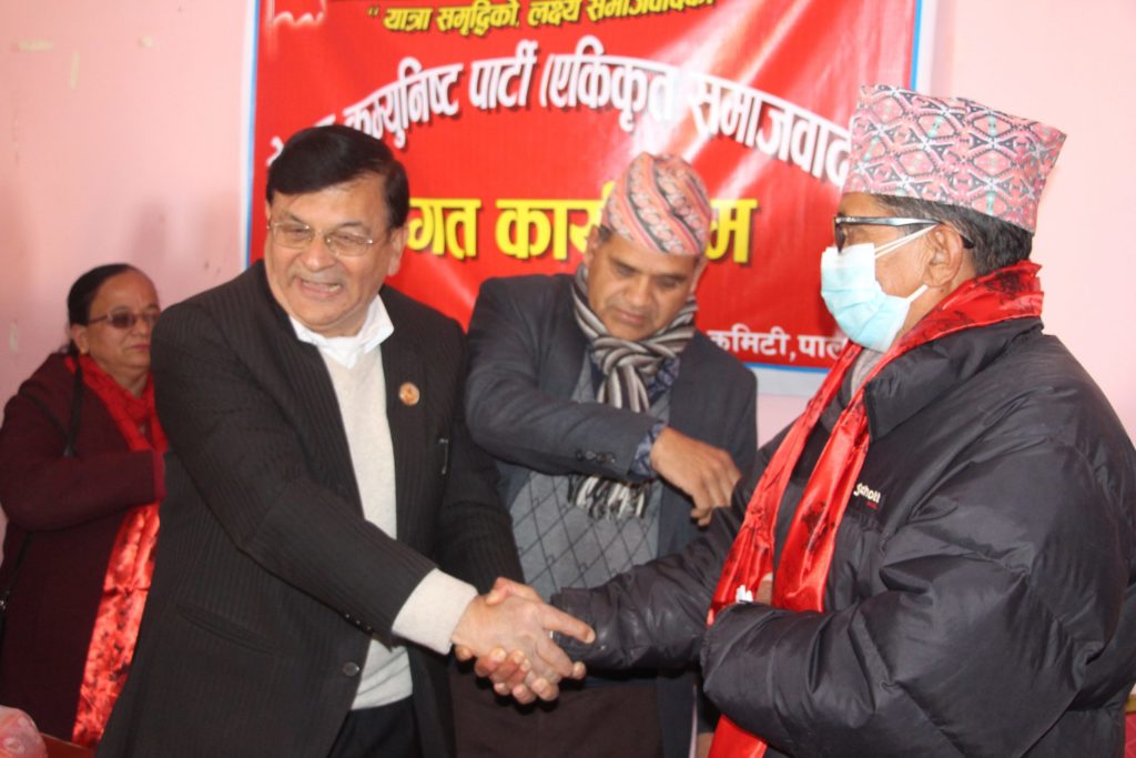एमालेका पूर्वसाँसद रायमाझीसहितका नेताहरु एकीकृत समाजवादीमा प्रवेश