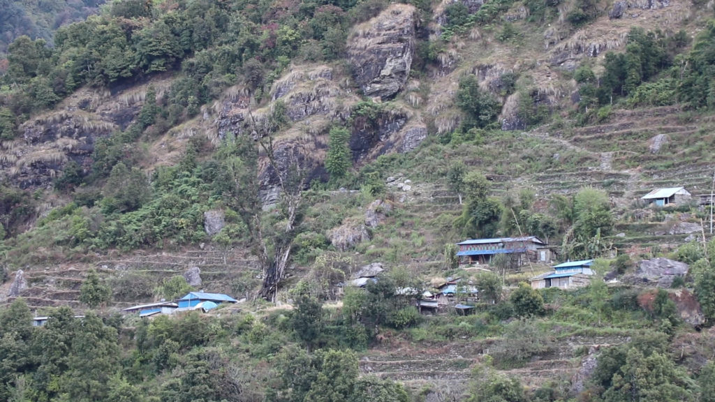 जीवन धान्न धौ-धौ भएपछि बस्ती नै खाली गरेर विदेशिन्छन धादिङ क्युङ्गका स्थानीय