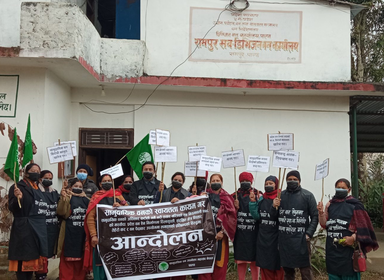 सामुदायिक वनमा कर वृद्धि : उपभोक्तामा असन्तुष्टि