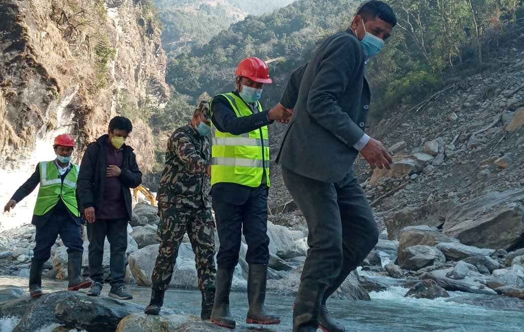 मेलम्ची बाँध पुनर्निर्माण : खानेपानीमन्त्री चौधरीद्वारा स्थलगत निरीक्षण